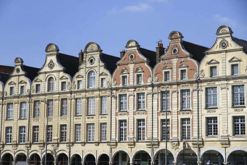 Chambre D'Hotes Les Cles Des Places Арас Стая снимка